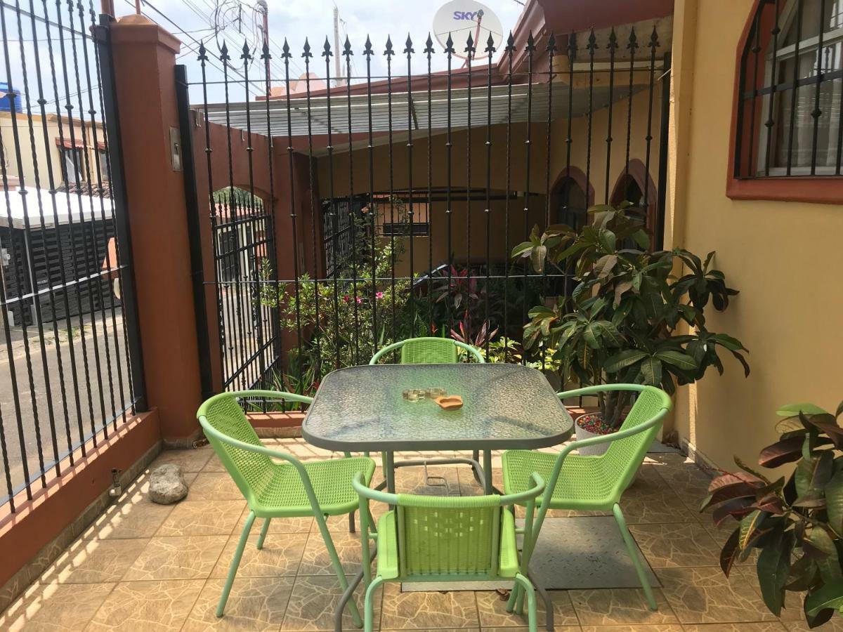 Casa Del Suizo Acomodação com café da manhã Desamparados  Exterior foto