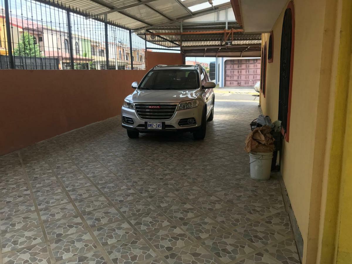 Casa Del Suizo Acomodação com café da manhã Desamparados  Exterior foto
