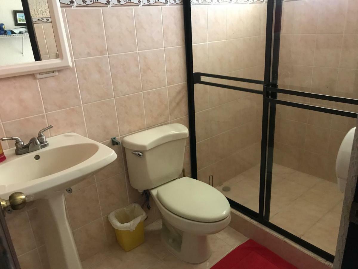 Casa Del Suizo Acomodação com café da manhã Desamparados  Exterior foto
