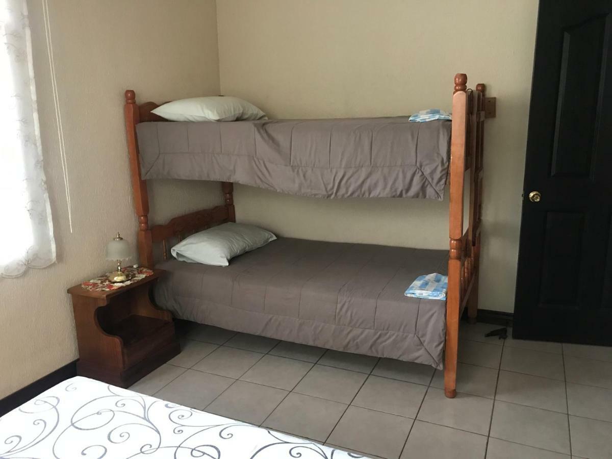 Casa Del Suizo Acomodação com café da manhã Desamparados  Exterior foto