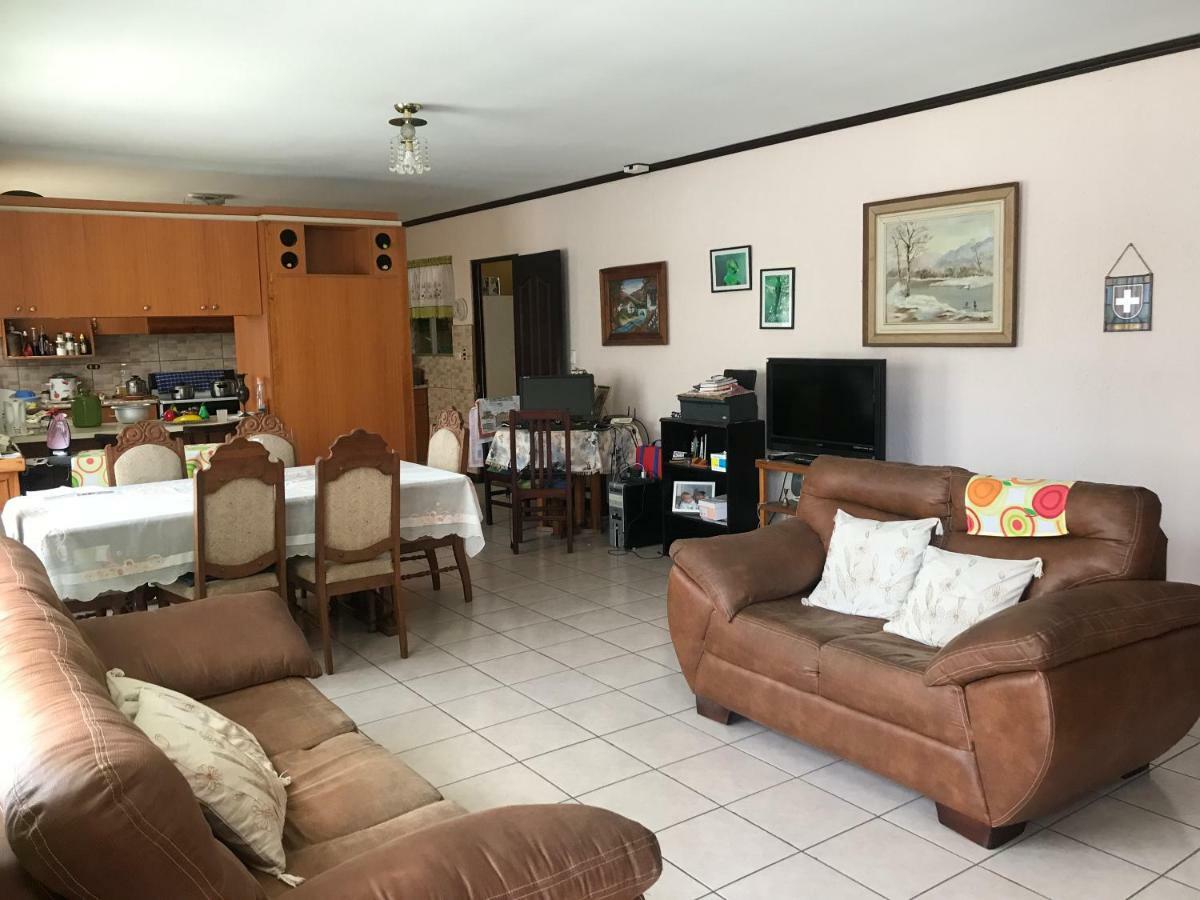 Casa Del Suizo Acomodação com café da manhã Desamparados  Exterior foto