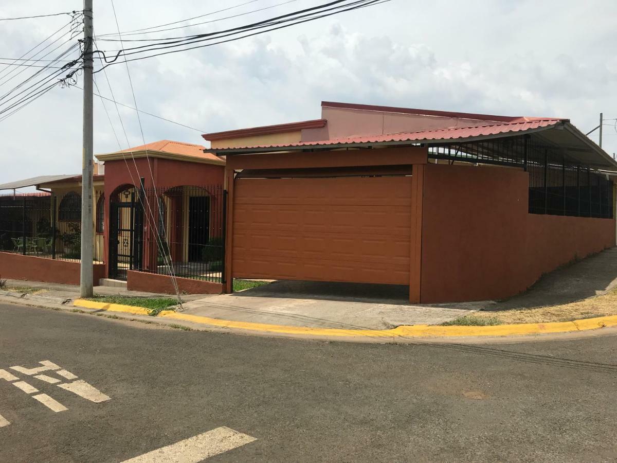 Casa Del Suizo Acomodação com café da manhã Desamparados  Exterior foto