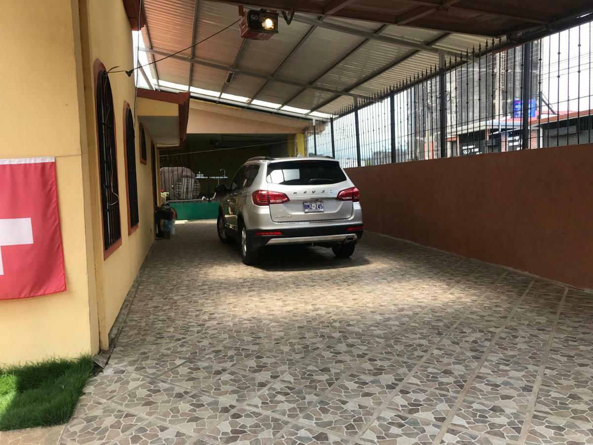 Casa Del Suizo Acomodação com café da manhã Desamparados  Exterior foto