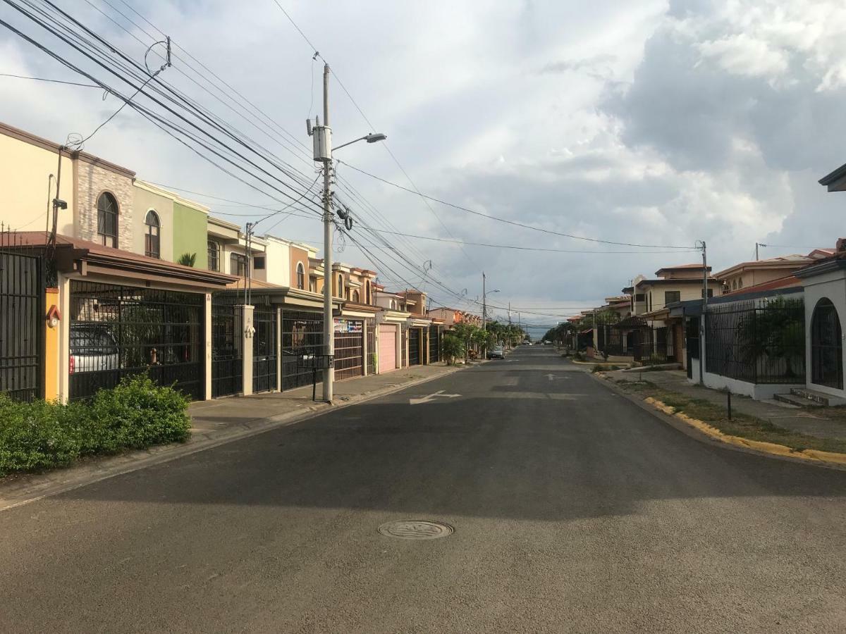 Casa Del Suizo Acomodação com café da manhã Desamparados  Exterior foto